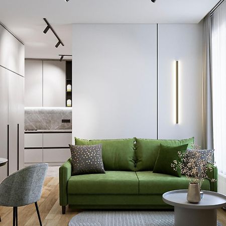 Apartment In The City Center Near The Park Лвив Екстериор снимка