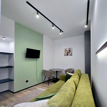 Apartment In The City Center Near The Park Лвив Екстериор снимка
