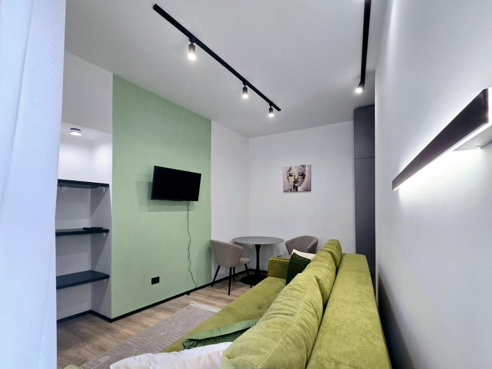 Apartment In The City Center Near The Park Лвив Екстериор снимка