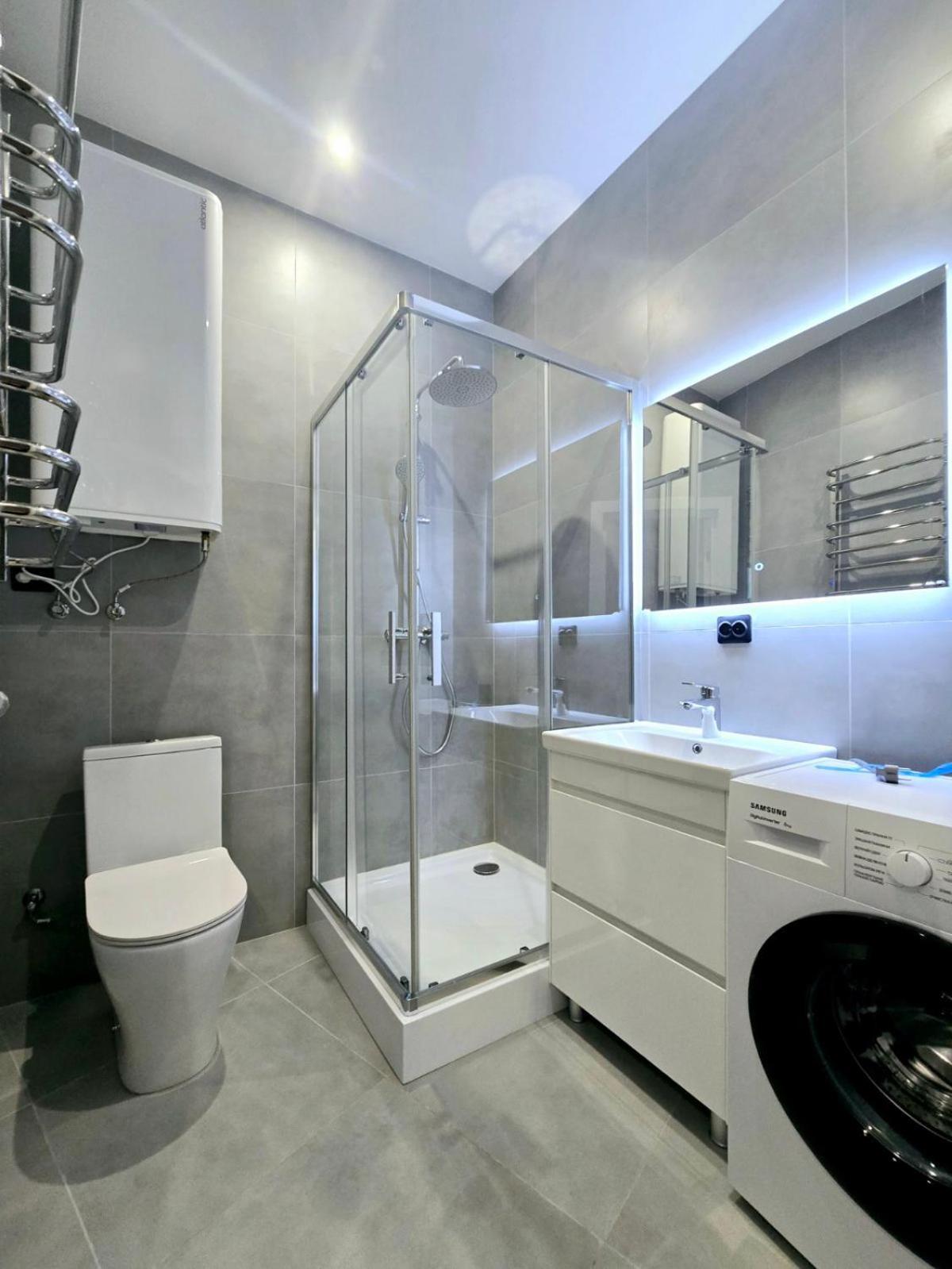 Apartment In The City Center Near The Park Лвив Екстериор снимка